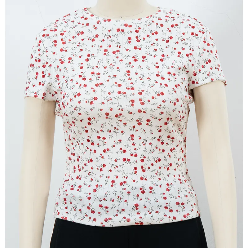 Dopasowany T-shirt z okrągłym dekoltem i czerwonym kwiatowym nadrukiem